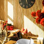 Apartment Centre Walk To Trains, Dining, 65' Smart Tv, Perfect For Working Professionals *