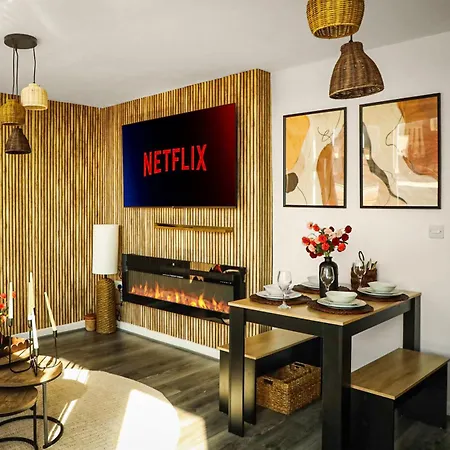 Luxury Work & Leisure Apartment *