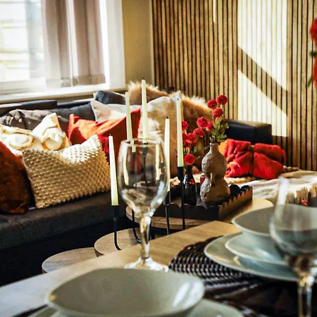 Bradford City Centre Close To Trains, Dining, 65' Smart Tv Netflix, Disney, Youtube *