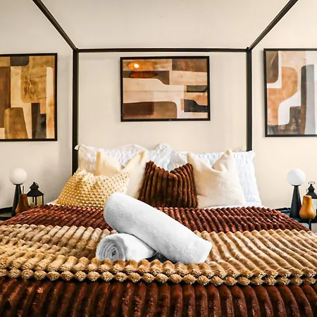 Centre Close To Trains, Dining, 65' Smart Tv Netflix, Disney, Youtube برادفورد