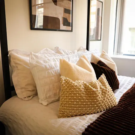 Bradford City Centre Close To Trains, Dining, 65' Smart Tv Netflix, Disney, Youtube * Bradford (West Yorkshire)