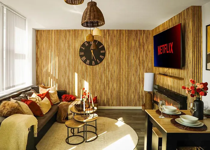 Apartment Centre Walk To Trains, Dining, 65' Smart Tv, Perfect For Working Professionals