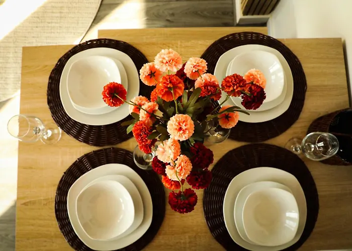 Centre Walk To Trains, Dining, 65' Smart Tv, Perfect For Working Professionals * ブラッドフォード