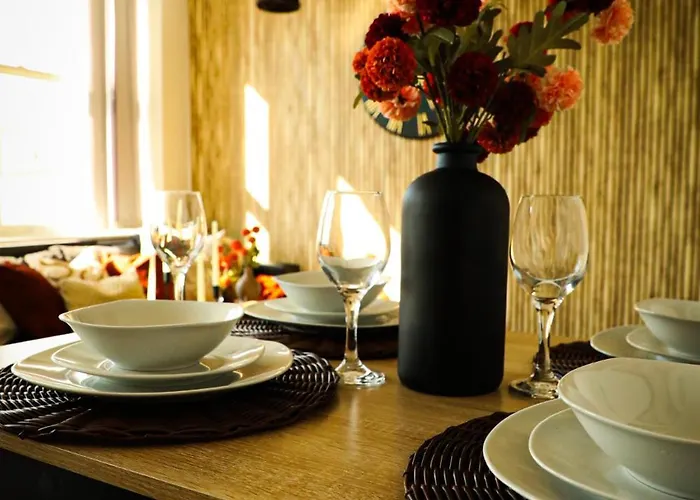 Centre Walk To Trains, Dining, 65' Smart Tv, Perfect For Working Professionals アパート ブラッドフォード