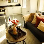 Centre Walk To Trains, Dining, 65' Smart Tv, Perfect For Working Professionals Bradford (West Yorkshire)