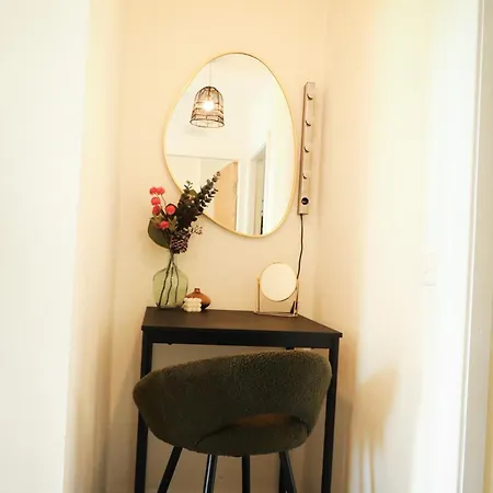 Bradford City Centre Close To Trains, Dining, 65' Smart Tv Netflix, Disney, Youtube