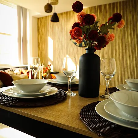 Centre Walk To Trains, Dining, 65' Smart Tv, Perfect For Working Professionals Apartament Bradford (West Yorkshire)